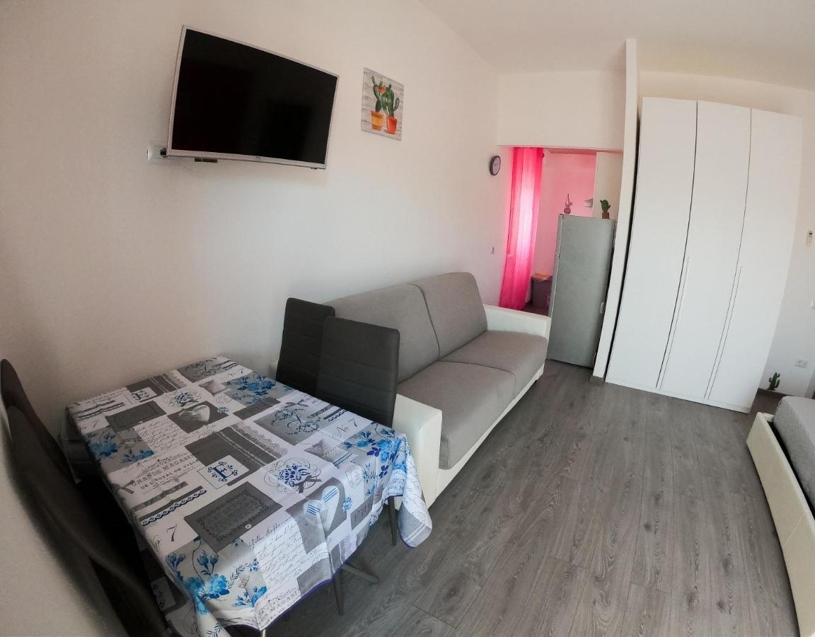 Cactus House Apartment Олбия Екстериор снимка